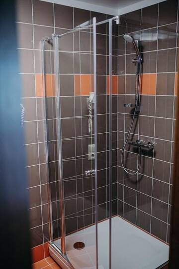 Фото номера Стандартный двухместный номер с 2 отдельными кроватями Отель Comfort Hotel Kuldiga г. Кулдига 3