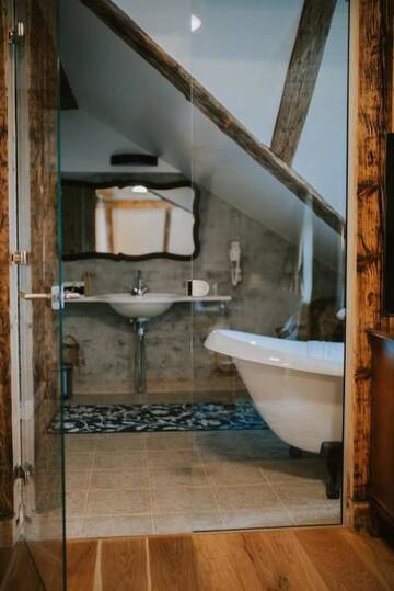 Фото номера Улучшенный двухместный номер с 1 кроватью Отель Boutique Hotel Virkas muiža г. Кулдига 4