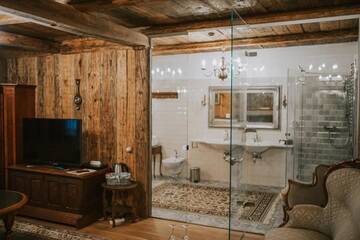 Фото номера Улучшенный номер с балконом Отель Boutique Hotel Virkas muiža г. Кулдига 2