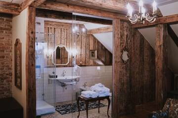 Фото номера Улучшенный двухместный номер с 1 кроватью Отель Boutique Hotel Virkas muiža г. Кулдига 16